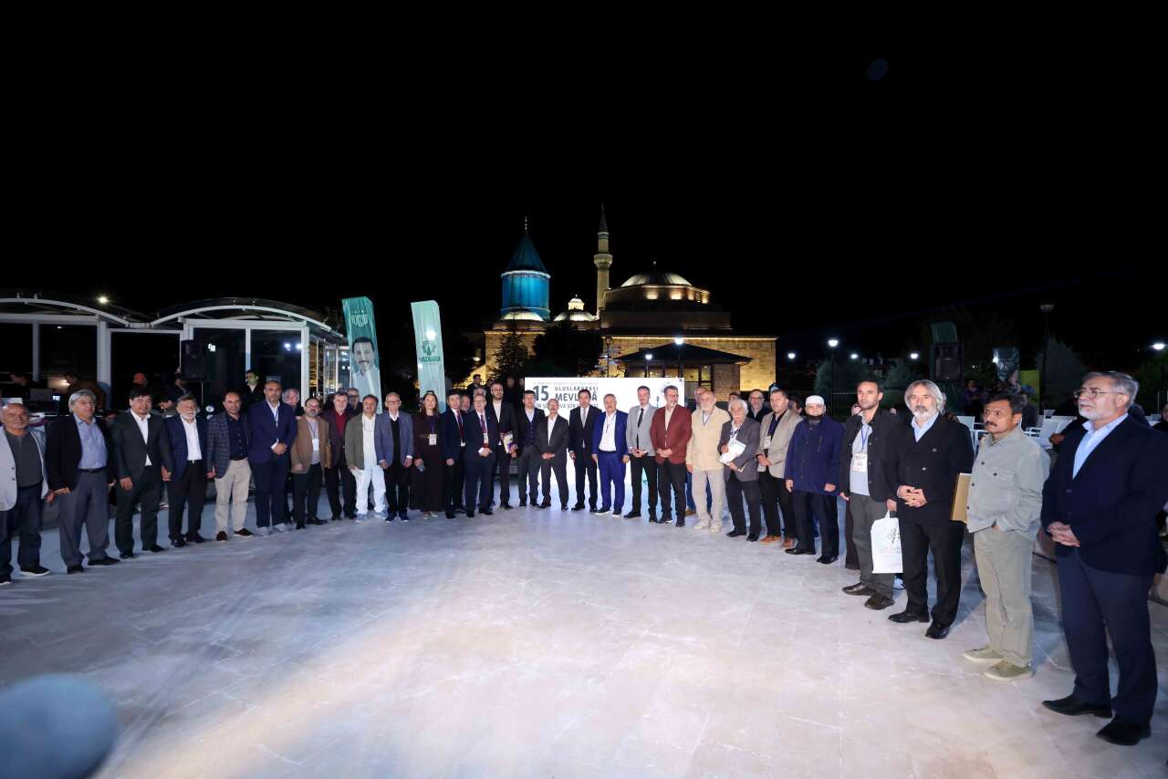 Mevlânâ’nın huzurunda 15. buluşma! Konya’da usta kalemler sahne aldı 3